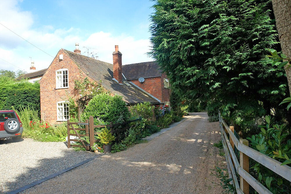 The gravel track and public footpath at Colletts Green, looking north past the Cider Mill